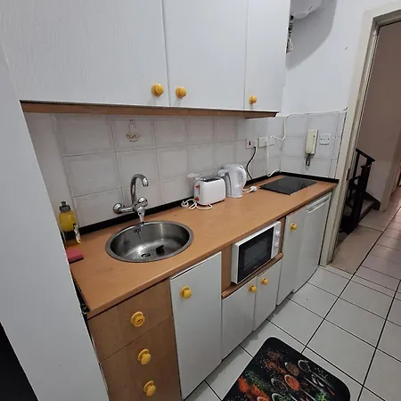 Lovely Paceville F *