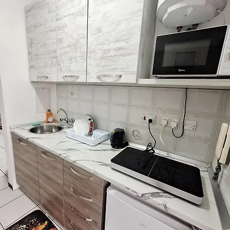 Lovely Paceville F * San Giuliano