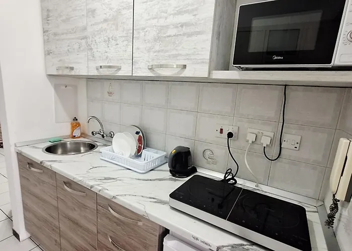 Lovely Paceville F * San Giuliano